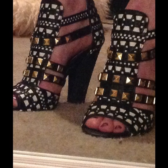 STUDDED AZTEC HEELS - Picture 3 of 4
