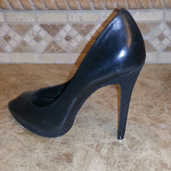 Black pump holiday shoes