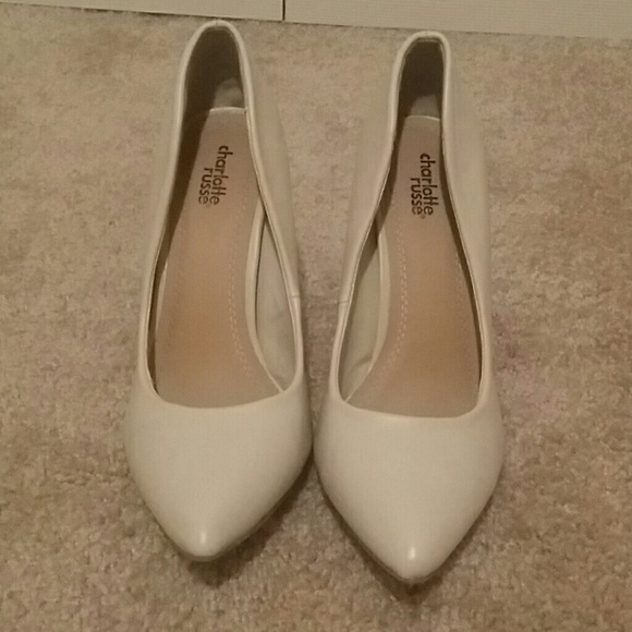 Nude Pointy Toe Pumps W/ Gold Trim
