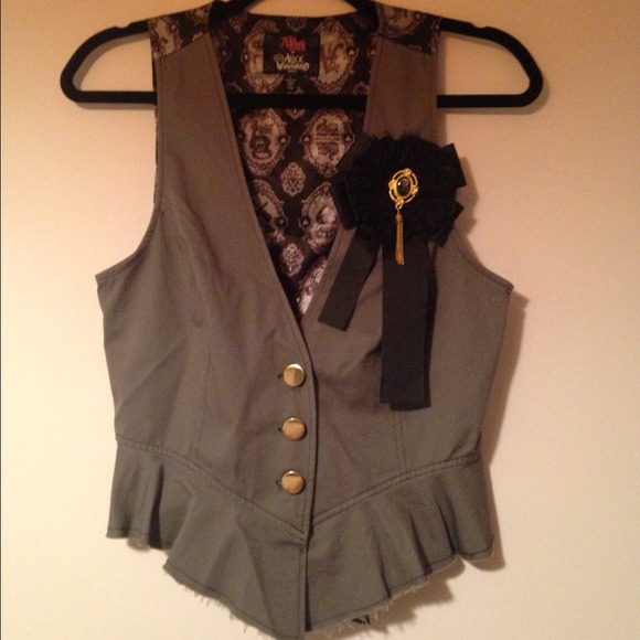 ✨REDUCED✨ Alice In Wonderland vest 🐇🐛♥️