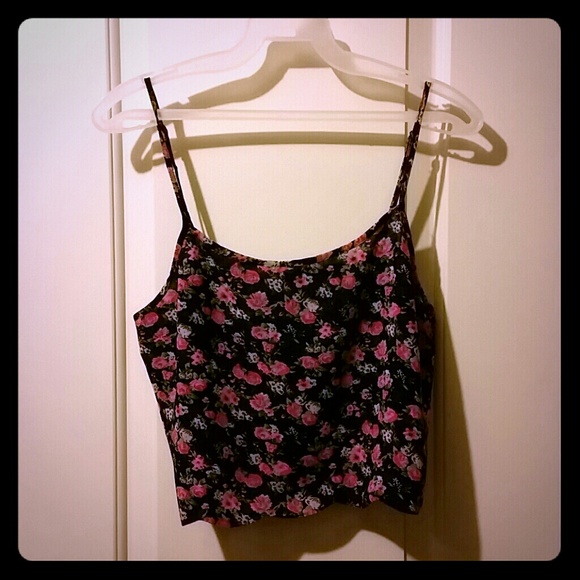 🌸🌼Floral crop top!
