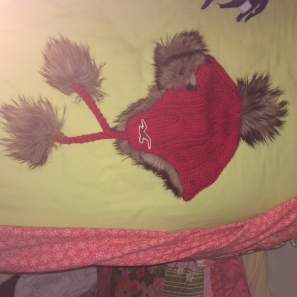 Knit/faux fur Hollister hat.