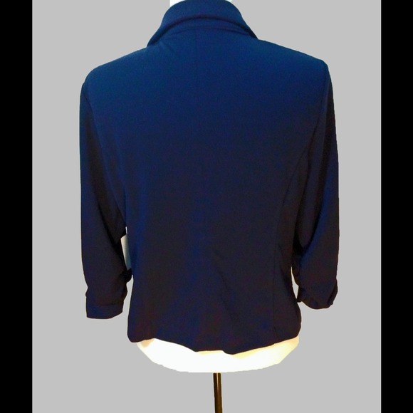 Double-breasted Blazer with Ruched Sleeves. - Picture 4 of 4