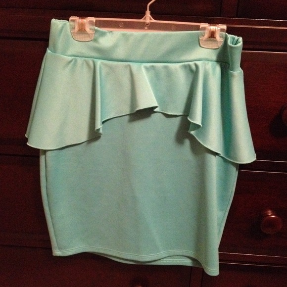 Charlotte Russe peplum skirt