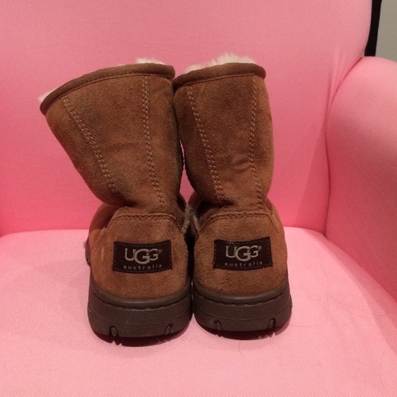 Tan Uggs Size Youth 2!👍