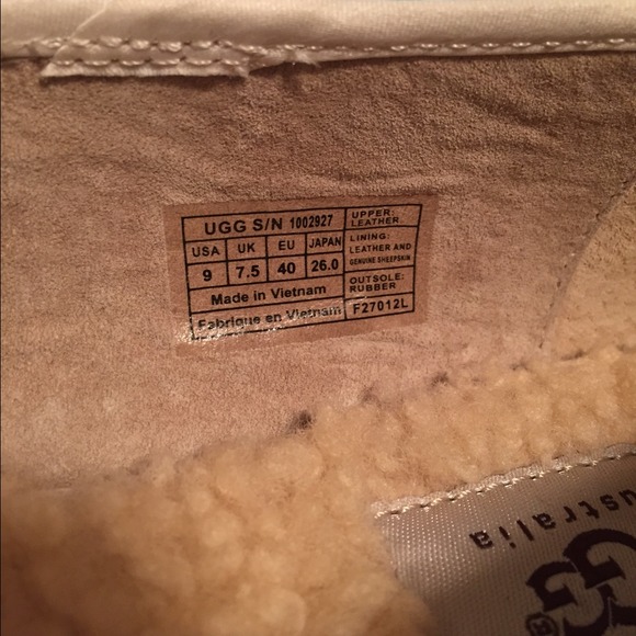 ❌SOLD❌UGG cream leather micro stud flats - Picture 3 of 4