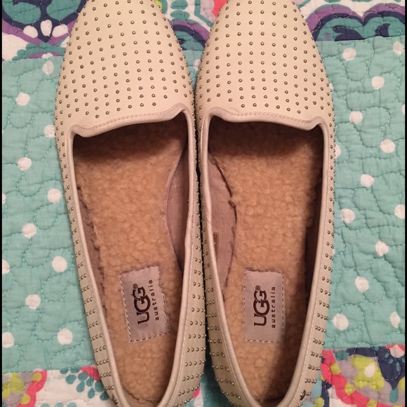 ❌SOLD❌UGG cream leather micro stud flats - Picture 4 of 4