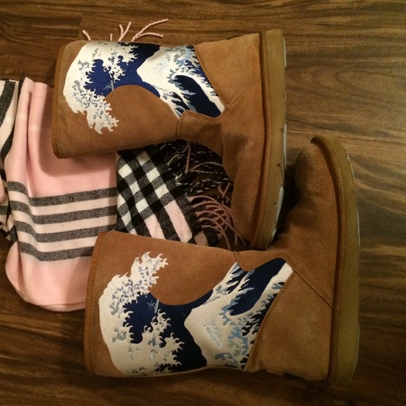 SOLDXXXXX⭐️️RARE⭐️Limited edition Surf UGGs - Picture 2 of 4