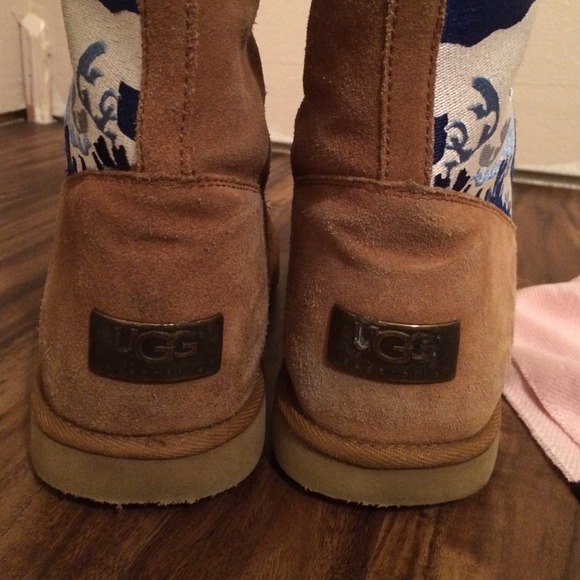 SOLDXXXXX⭐️️RARE⭐️Limited edition Surf UGGs - Picture 3 of 4