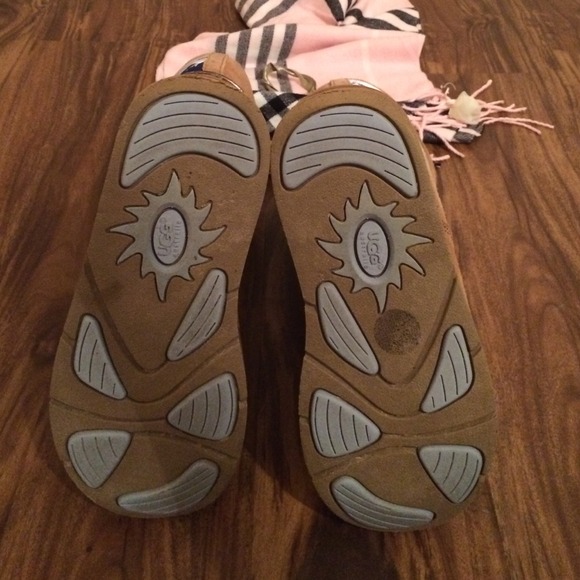 SOLDXXXXX⭐️️RARE⭐️Limited edition Surf UGGs - Picture 4 of 4