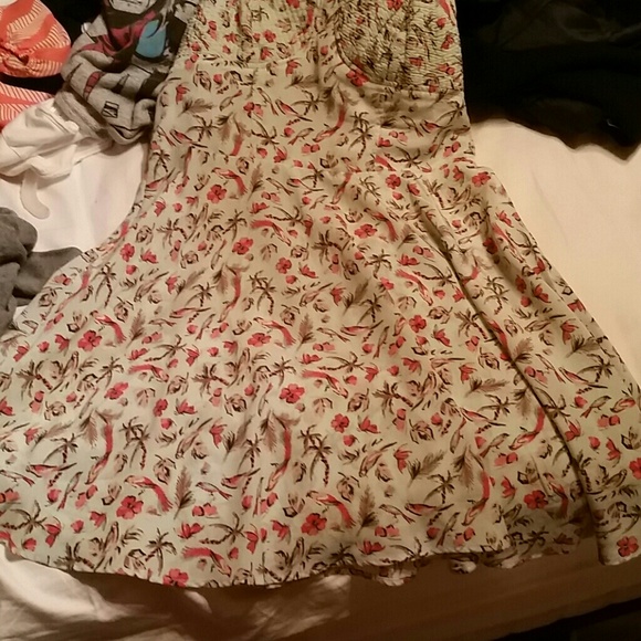 Floral Islandy Dress - Picture 2 of 3