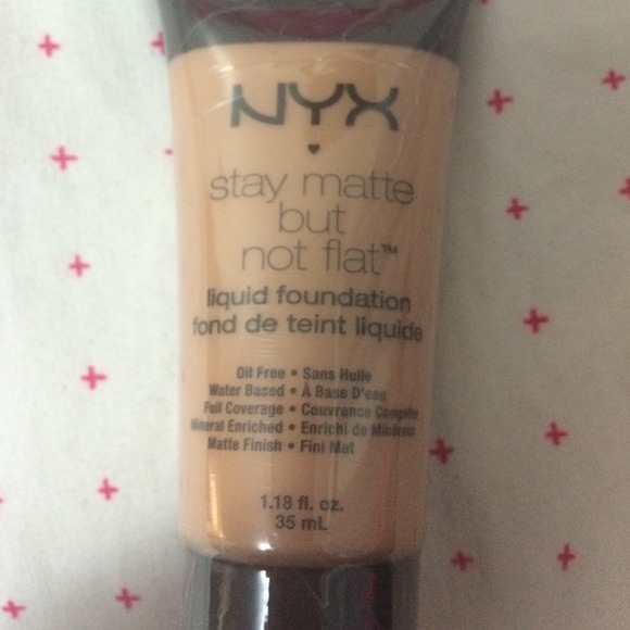TRADEDNyx stay matte but not flat  foundation