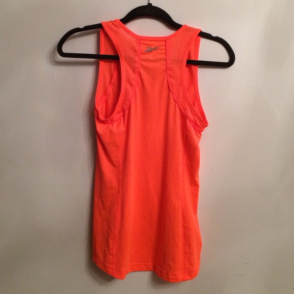 Reebok "Play Dry" Performance Top w/Scallop Detail - Picture 2 of 4