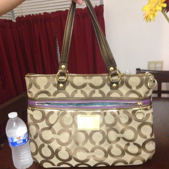 Authentic coach purse. great size and color intact