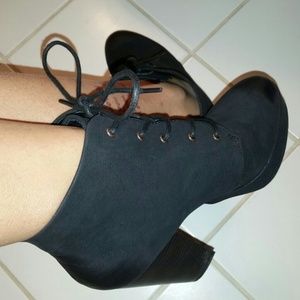 Mossimo black boots