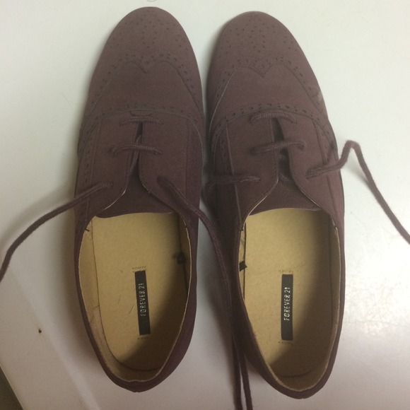 burgundy/maroon Oxford shoes