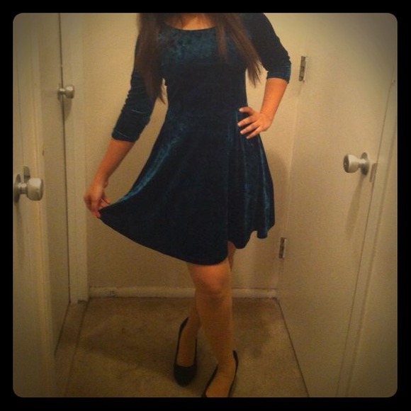 👗Velvet green dress👗 Forever21
