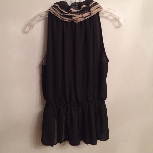 Neiman Marcus for Target- Ruffle Front Blouse NWT - Picture 3 of 4