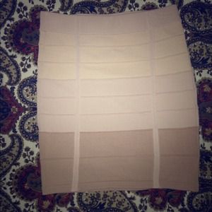 Nude high-waisted skirt.