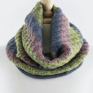 MULTI COLOR DIAGONAL KNIT INFINITY SCARF