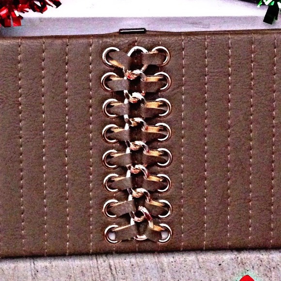 ❗️SOLD IN BUNDLE❗️ Hot Cocoa Clutch - Picture 2 of 4
