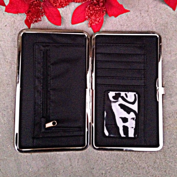❗️SOLD IN BUNDLE❗️ Hot Cocoa Clutch - Picture 4 of 4