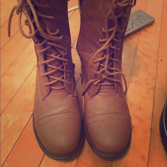 Brown combat boots worn once
