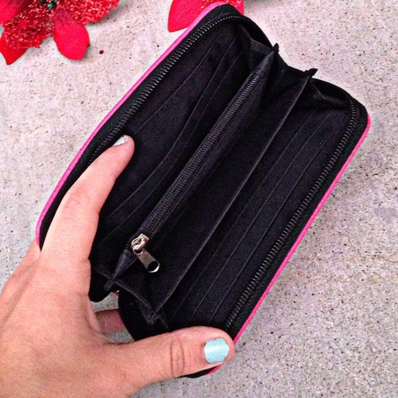 ❗️🚫SOLD❗️Simplistic Blossom Wallet Wristlet - Picture 4 of 4