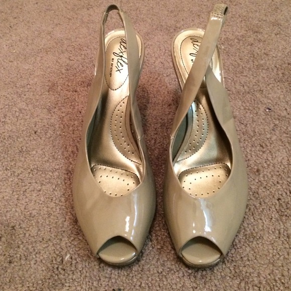 Peep-toed nude heels!