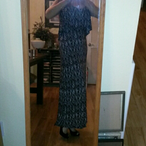 Black white flattering maxi dress LAST ONE! - Picture 2 of 3