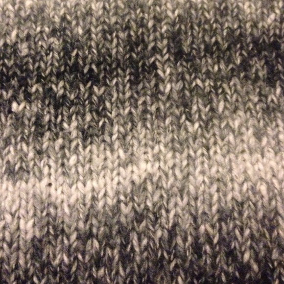 Short sleeve grey/blk/wht sweater! Comfy! - Picture 2 of 3