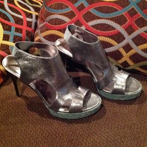 NINE WEST Metallic Silver Open Toe Pumps