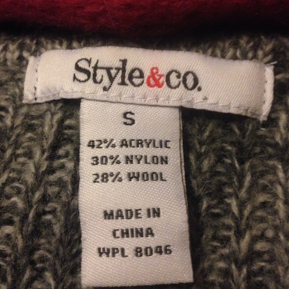 Long sweater w scarf attached or detached! Comfy! - Picture 2 of 4