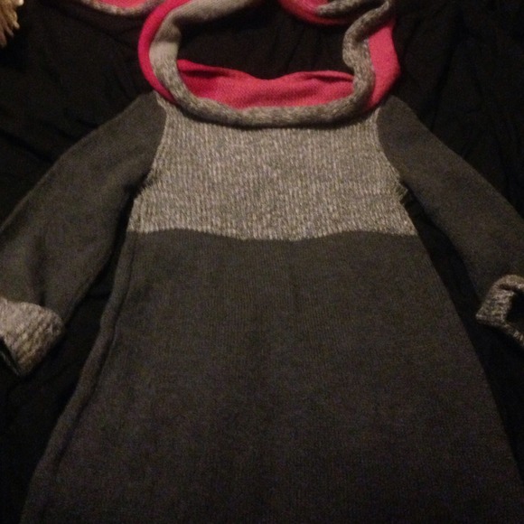 Long sweater w scarf attached or detached! Comfy! - Picture 4 of 4