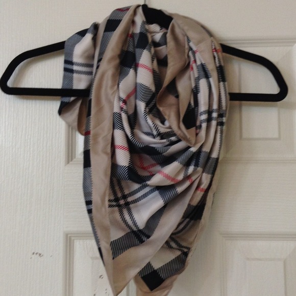 ❌❌❌ SOLD Gorgeous plaid scarf