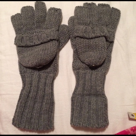 Grey fingerless gloves/ mittens