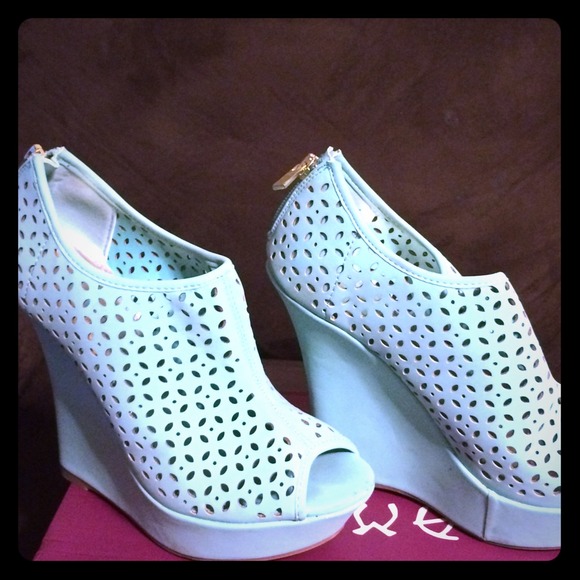 Teal wedges by Bamboo.