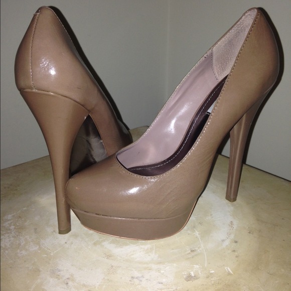 Steve Madden Shoes - 🎉PRICE DROP!!!🎉Steve Madden nude pump