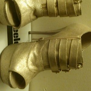 Glitter Gold Heals