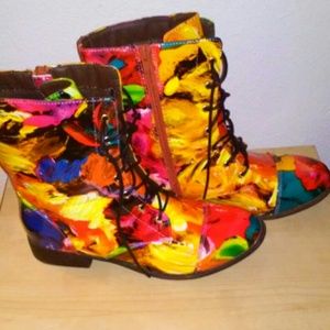 Bundle Combat Boots & 2 Crop Tops