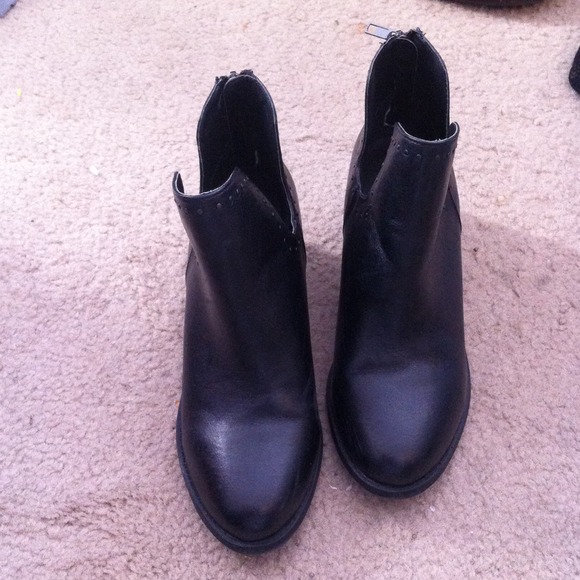 Steve Madden black leather booties