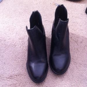 Steve Madden black leather booties