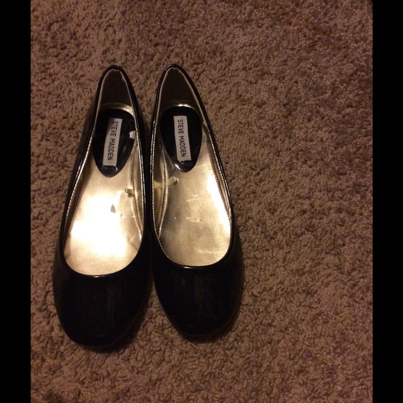 Black Steve Madden flat