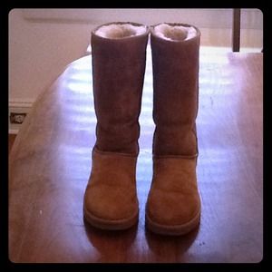Chestnut bomber UGGS