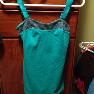Lululemon tank size 4