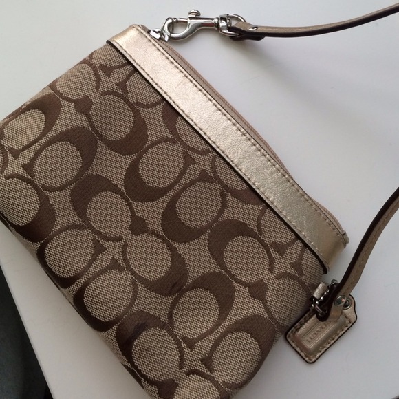 Coach wristlet - Picture 3 of 3