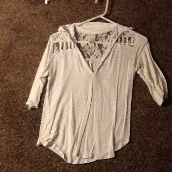 ❗️being traded❗️white 3/4 sleeve with lace in back
