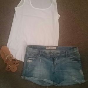 Hollister shorts size 9 and tank top bundle