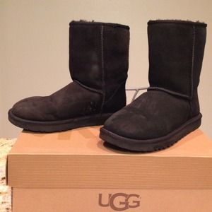 UGG BOOTS BLACK CLASSIC SHORT