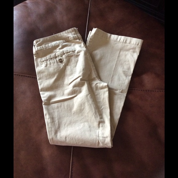 Kick Boot American Eagle Khaki Pants